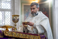 В день Отдания праздника Воздвижения Животворящего Креста Господня, день памяти апостола от 70-ти Кодрата и обретения мощей святителя Димитрия, митрополита Ростовского, митрополит Орловский и Болховский Тихон возглавил Божественную литургию и иерейскую хиротонию в Ахтырском кафедральном соборе города Орла. 4 октября 2026 года. В день Отдания праздника Воздвижения Животворящего Креста Господня, день памяти апостола от 70-ти Кодрата и обретения мощей святителя Димитрия, митрополита Ростовского, митрополит Орловский и Болховский Тихон возглавил Божественную литургию и иерейскую хиротонию в Ахтырском кафедральном соборе города Орла. 4 октября 2026 года.