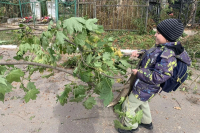Юные прихожане вместе с родителями потрудились на территории Свято-Троицкого храма, 4 октября 2026 года, г.Орел Юные прихожане вместе с родителями потрудились на территории Свято-Троицкого храма, 4 октября 2026 года, г.Орел