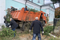 Юные прихожане вместе с родителями потрудились на территории Свято-Троицкого храма, 4 октября 2026 года, г.Орел Юные прихожане вместе с родителями потрудились на территории Свято-Троицкого храма, 4 октября 2026 года, г.Орел