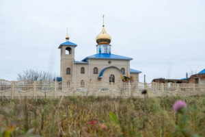 Архиерейская Божественная литургия в Казанском храме деревни Арбузово Кромского района в день празднования явления Казанской иконы Божией Матери