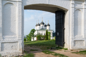 Архиерейская Литургия в праздник Тихвинской иконы Божией Матери в женском монастыре города Болхова Архиерейская Литургия в праздник Тихвинской иконы Божией Матери в женском монастыре города Болхова
