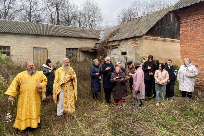 Дмитровские прихожане помолились обо всех безвинно убиенных