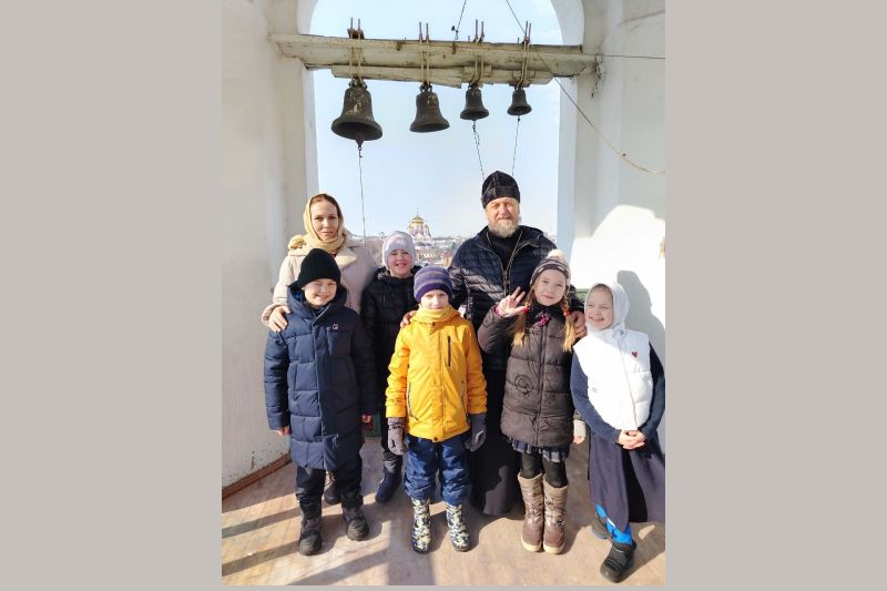 Настоятель Николо-Песковского храма провел экскурсию для первоклассников