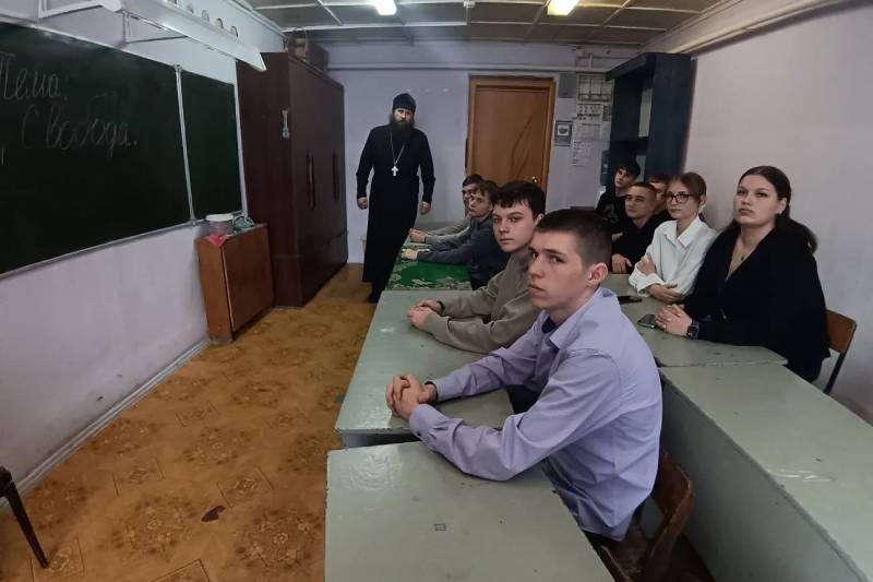 Настоятель Казанского храма поговорил со школьниками на тему свободы Настоятель Казанского храма поговорил со школьниками на тему свободы