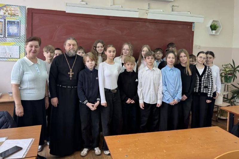Настоятель Николо-Песковского храма поговорил со школьниками о сквернословии