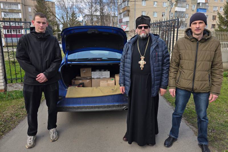 Приход Казанского храма передал в зону СВО праздничную гуманитарную помощь