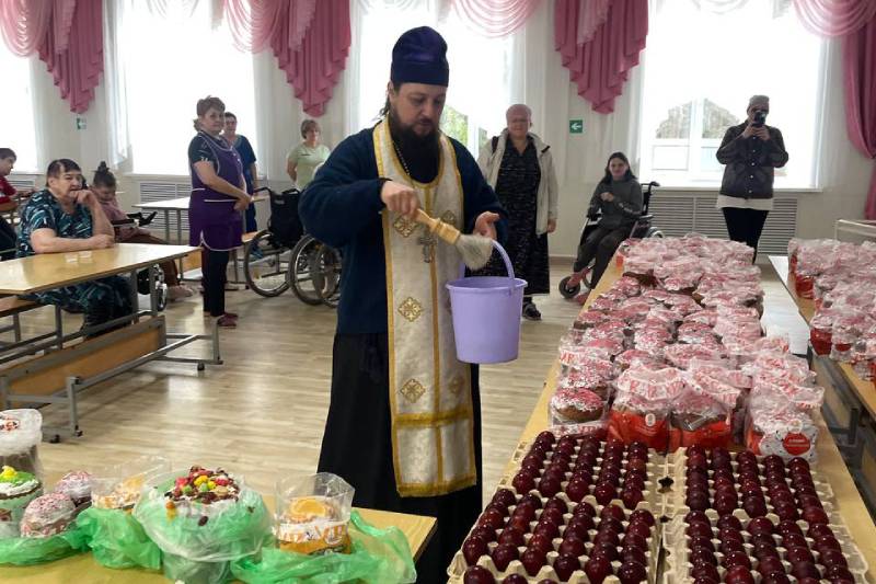 Благочинный Нарышкинско-Знаменского округа поздравил со Светлым Христовым Воскресением пожилых подопечных Благочинный Нарышкинско-Знаменского округа поздравил со Светлым Христовым Воскресением пожилых подопечных