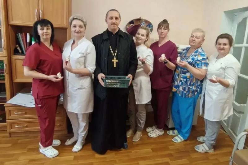 Клирик храма иконы Божией Матери «Знамение» Курская-Коренная посетил юных пациентов подшефного медучреждения