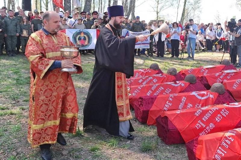 В Кривцовском мемориале Болховского района торжественно перезахоронили останки 121 красноармейца