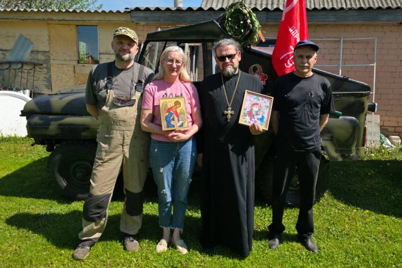 Приходская община Казанского храма передала защитникам автомобиль Приходская община Казанского храма передала защитникам автомобиль