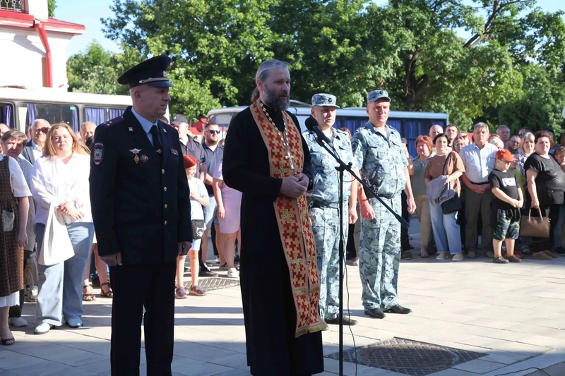 Орловских полицейских благословили на выполнение служебных задач в Северо-Кавказском федеральном округе Орловских полицейских благословили на выполнение служебных задач в Северо-Кавказском федеральном округе