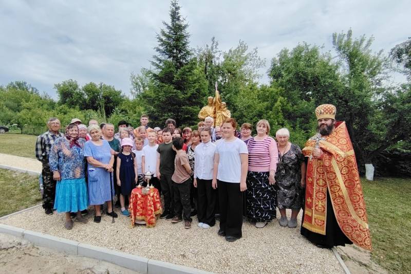 Настоятель Тихвинского храма почтил память воинов