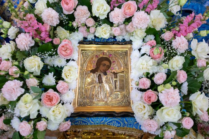 Архиерейская Божественная литургия в день престольного праздника Ахтырского кафедрального собора Архиерейская Божественная литургия в день престольного праздника Ахтырского кафедрального собора