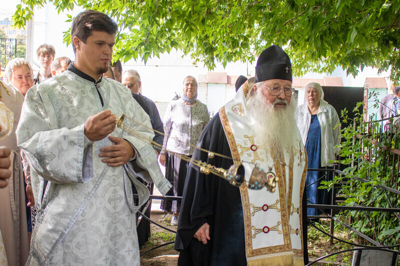 Владыка Тихон совершил панихиду в первую годовщину со дня кончины протоиерея Георгия Леонтьева Владыка Тихон совершил панихиду в первую годовщину со дня кончины протоиерея Георгия Леонтьева