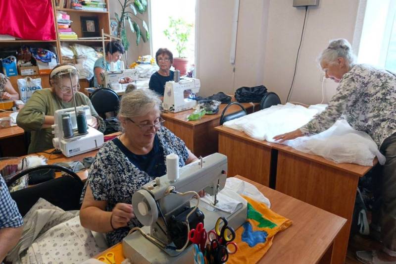 Волонтерское подразделение «Стерильность — фронту!» Свято-Троицкого прихода продолжает активную благотворительную деятельность Волонтерское подразделение «Стерильность — фронту!» Свято-Троицкого прихода продолжает активную благотворительную деятельность