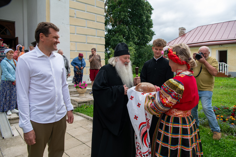 Владыка Тихон возглавил престольные торжества в Спасо-Преображенском храме музея-заповедника Спасское-Лутовиново Владыка Тихон возглавил престольные торжества в Спасо-Преображенском храме музея-заповедника Спасское-Лутовиново