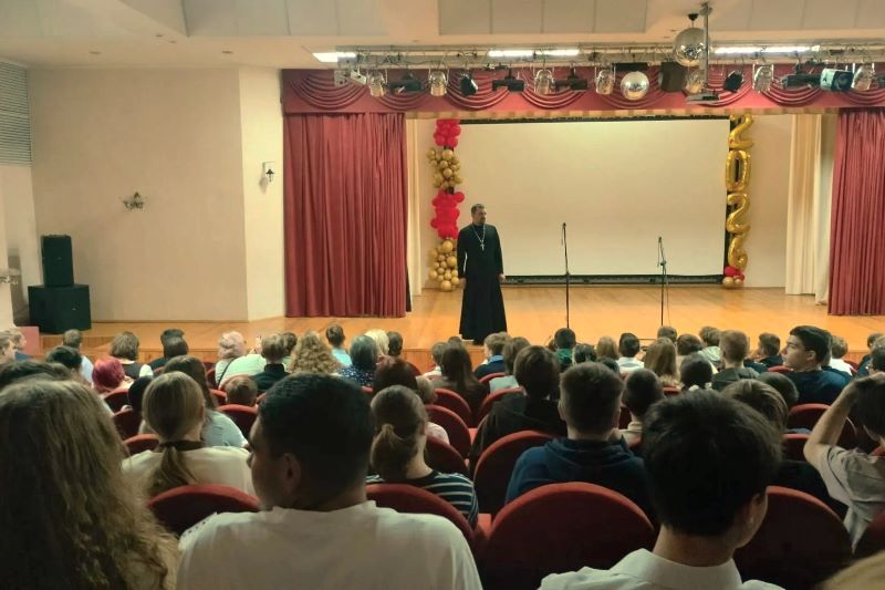 Священнослужители Орловской епархии продолжают духовно-просветительскую работу в школах Священнослужители Орловской епархии продолжают духовно-просветительскую работу в школах