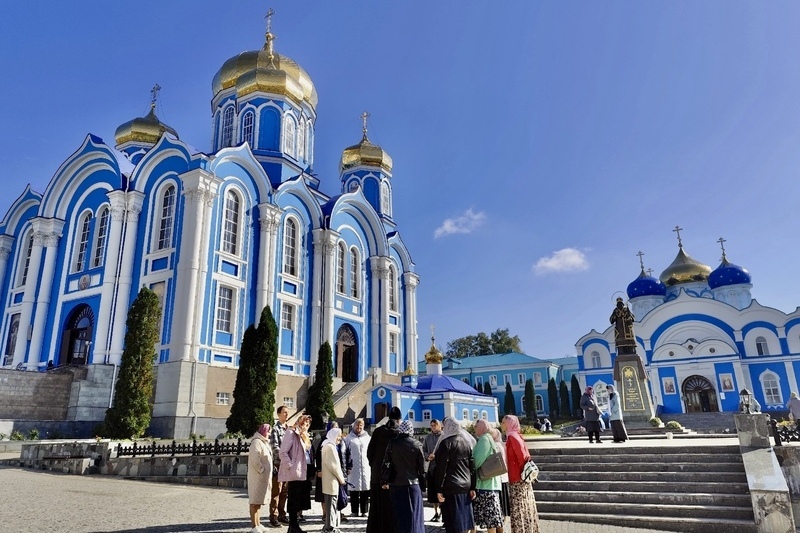 Сотрудники Смоленского храма и участники молодежного хора совершили паломническую поездку в Задонск и Елец