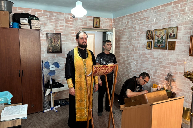 Иерей Максим Ерескин прибыл на двухнедельное пастырское служение в военный госпиталь ДНР Иерей Максим Ерескин прибыл на двухнедельное пастырское служение в военный госпиталь ДНР