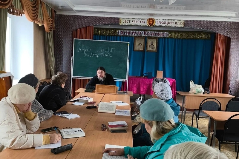 В Николо-Песковском храме Орла возобновились занятия Библейской группы